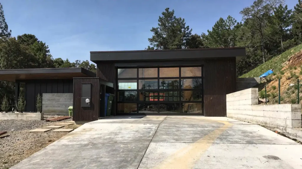 Overhead Door Company of Fresno is located in Santa Rosa, CA, United States, giving it